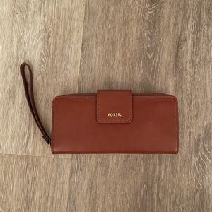 Brown Fossil wallet/clutch. New with tags.
